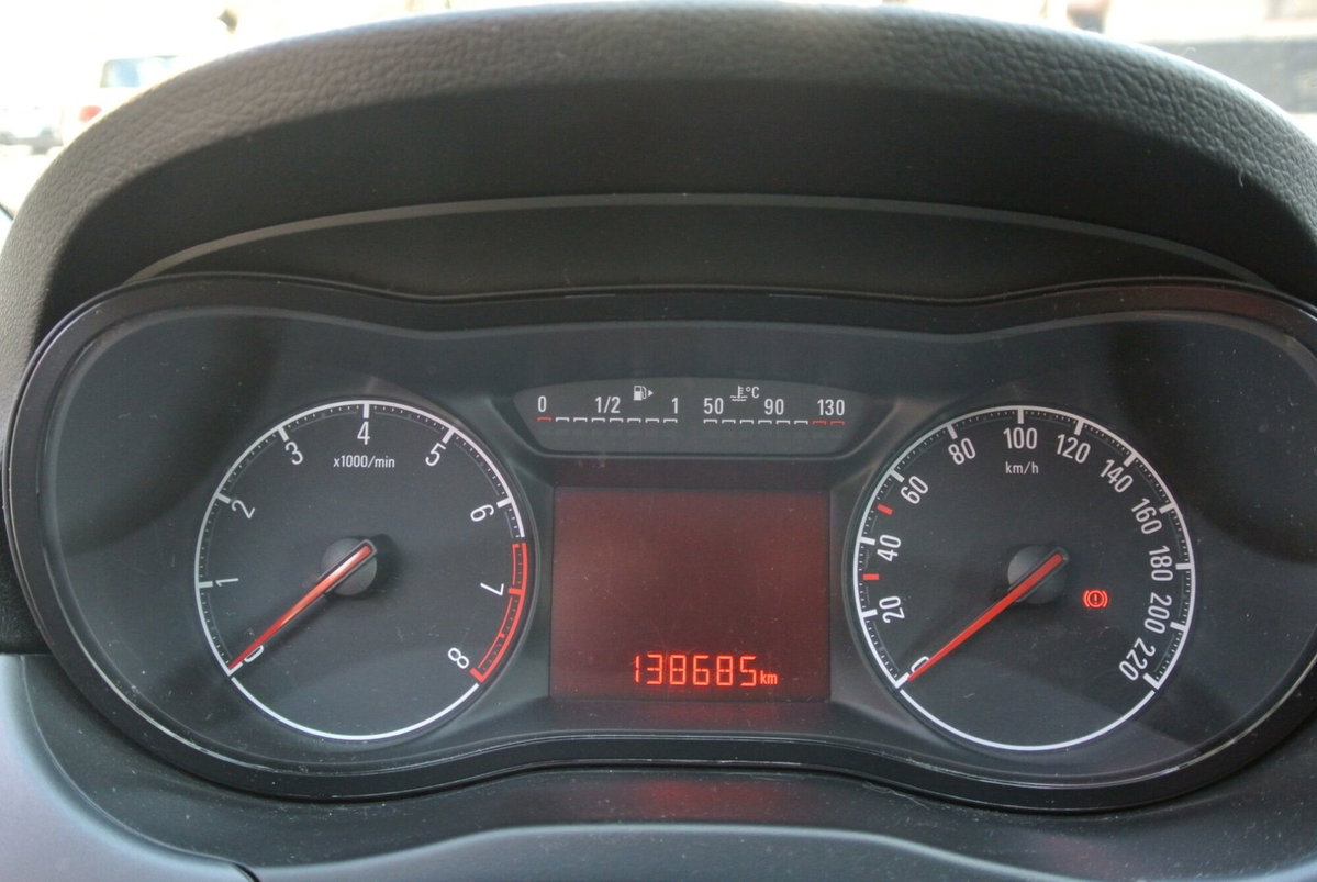 Opel Corsa Coupé 1.4 90CV GPL Tech n-Joy (14)