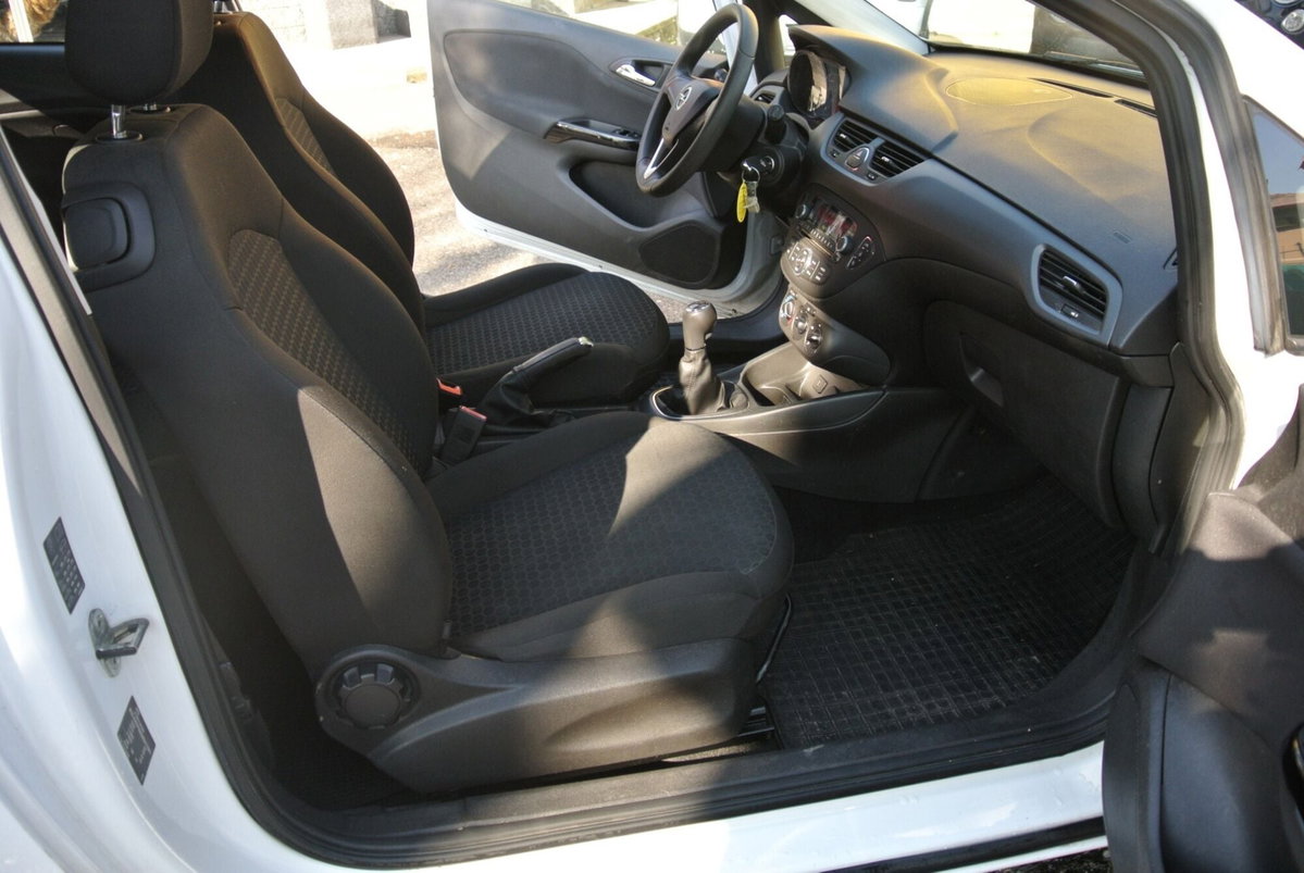 Opel Corsa Coupé 1.4 90CV GPL Tech n-Joy (18)