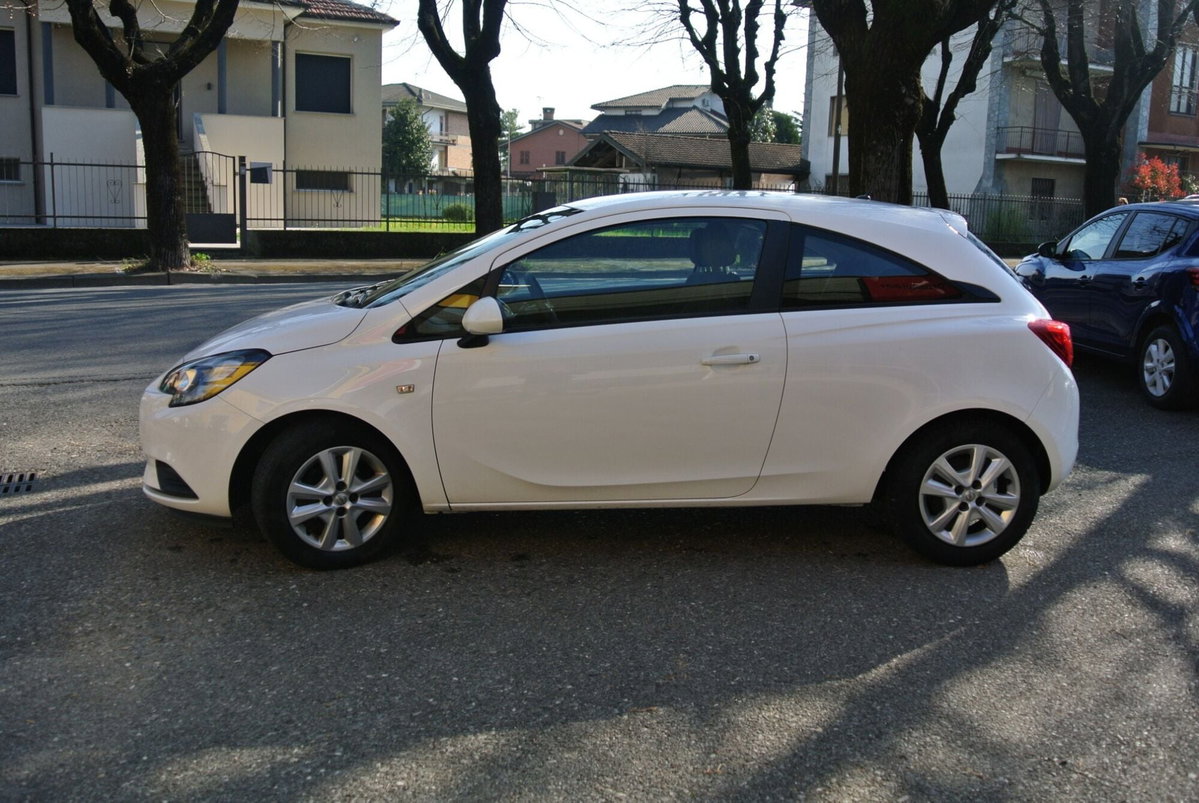 Opel Corsa Coupé 1.4 90CV GPL Tech n-Joy (4)