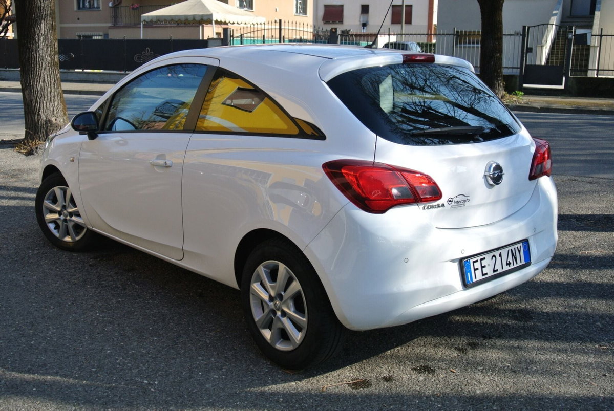Opel Corsa Coupé 1.4 90CV GPL Tech n-Joy (5)