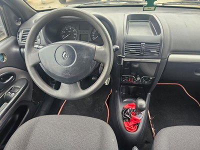 Renault Clio 1.2 cat 3 porte Confort Authentique (7)