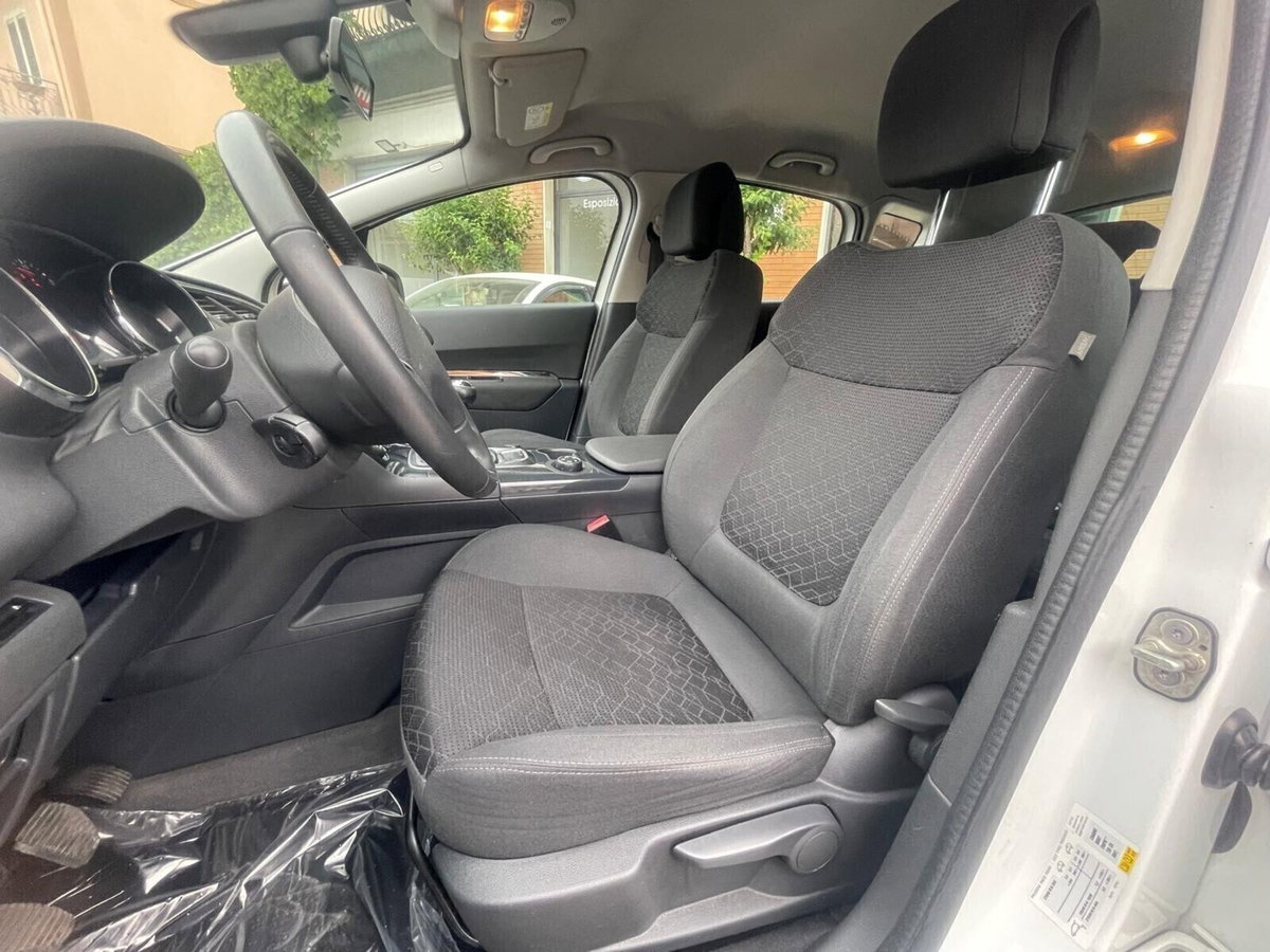 Peugeot 3008 1.6 HDi 115CV Business (11)