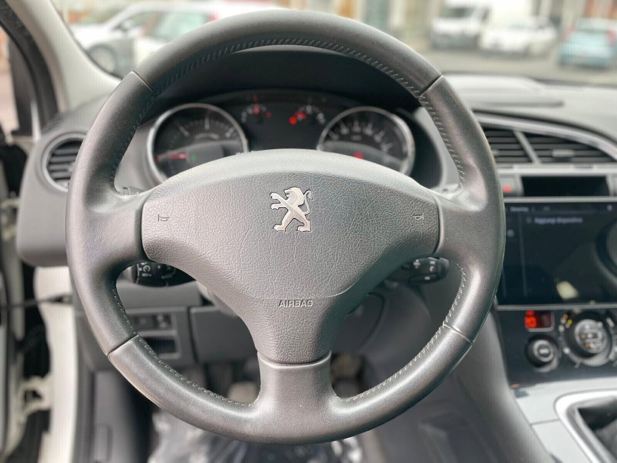 Peugeot 3008 1.6 HDi 115CV Business (19)