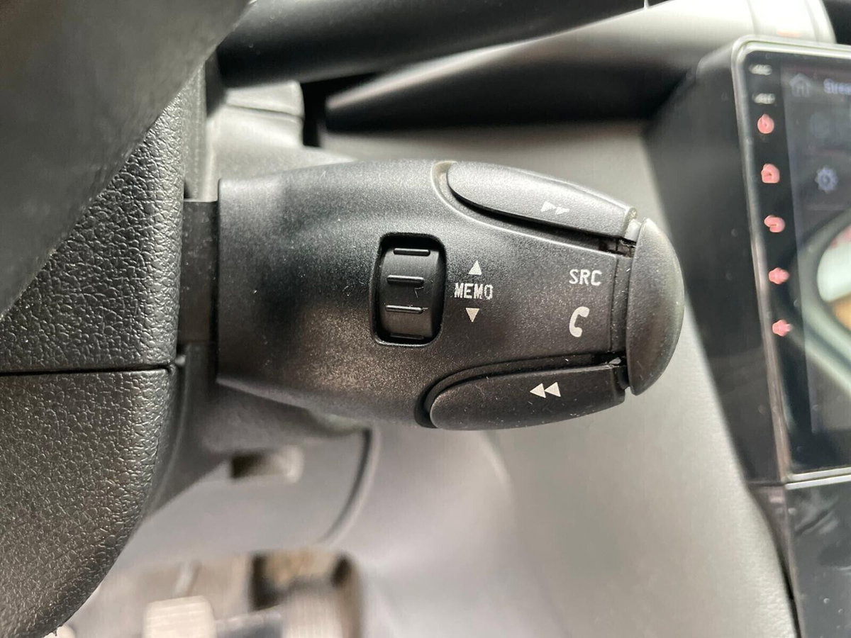 Peugeot 3008 1.6 HDi 115CV Business (20)
