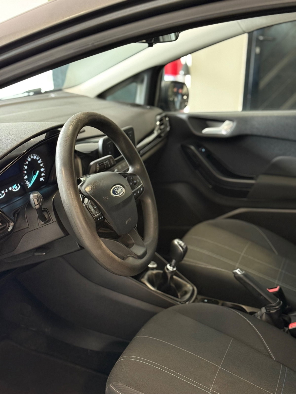 Ford Fiesta 1.5 TDCi 5 porte Titanium (10)