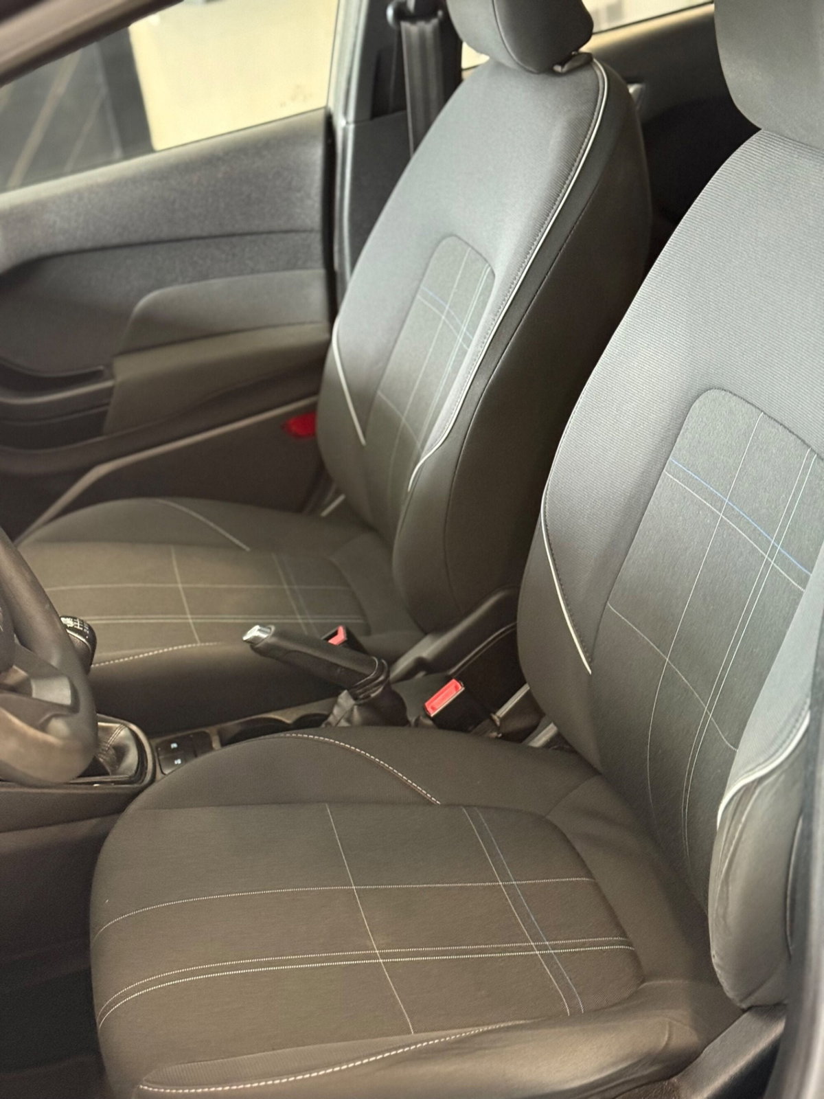 Ford Fiesta 1.5 TDCi 5 porte Titanium (9)