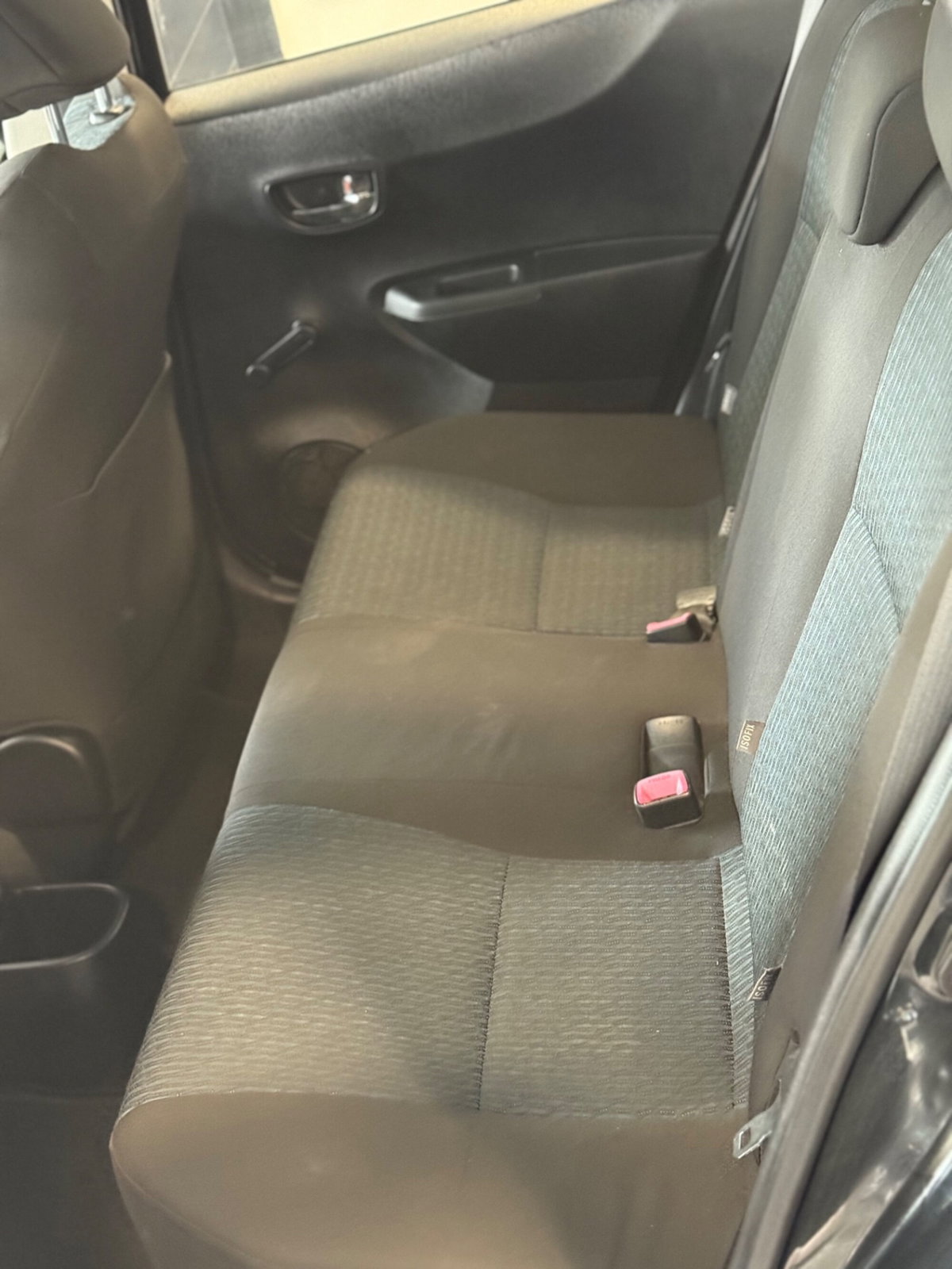 Toyota Yaris 1.0 5 porte Active (12)