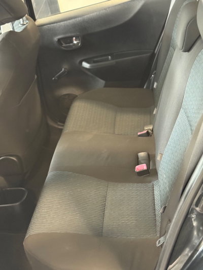 Toyota Yaris 1.0 5 porte Active (12)