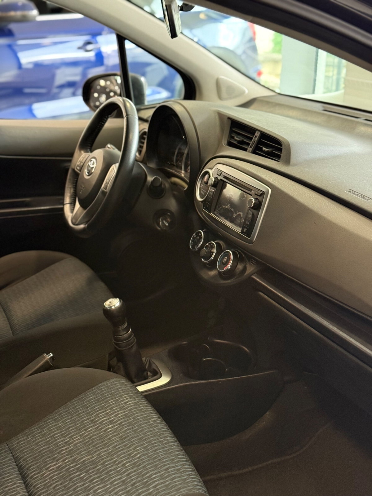 Toyota Yaris 1.0 5 porte Active (13)
