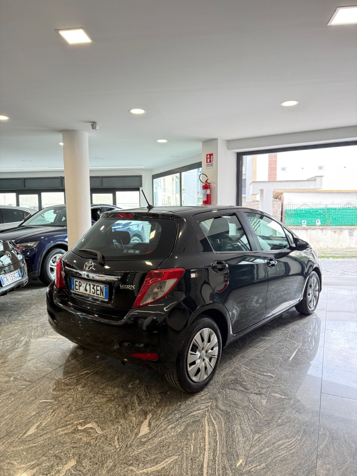 Toyota Yaris 1.0 5 porte Active (2)