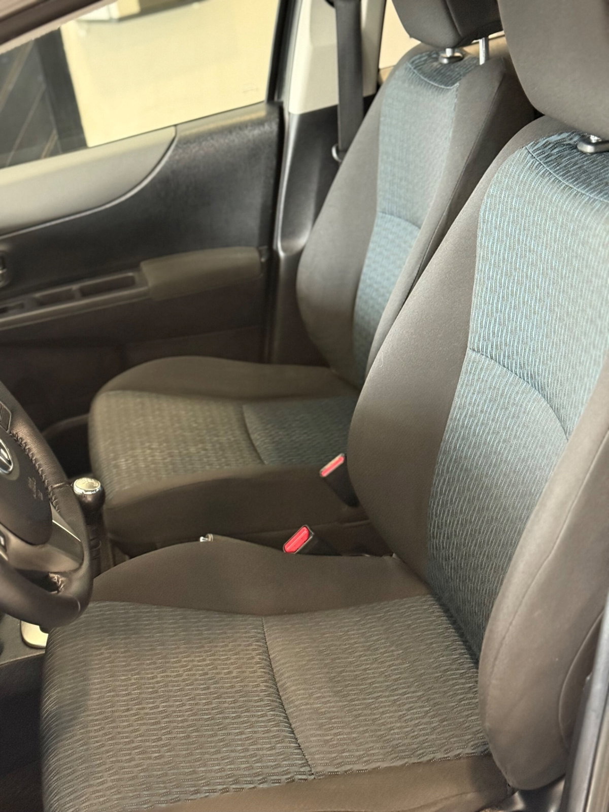Toyota Yaris 1.0 5 porte Active (7)