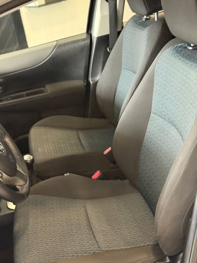 Toyota Yaris 1.0 5 porte Active (7)