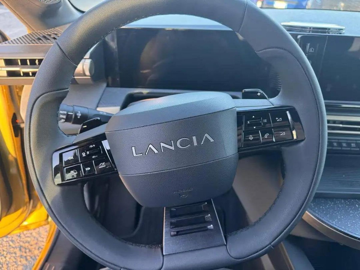 Lancia Ypsilon 51kWh LX (10)