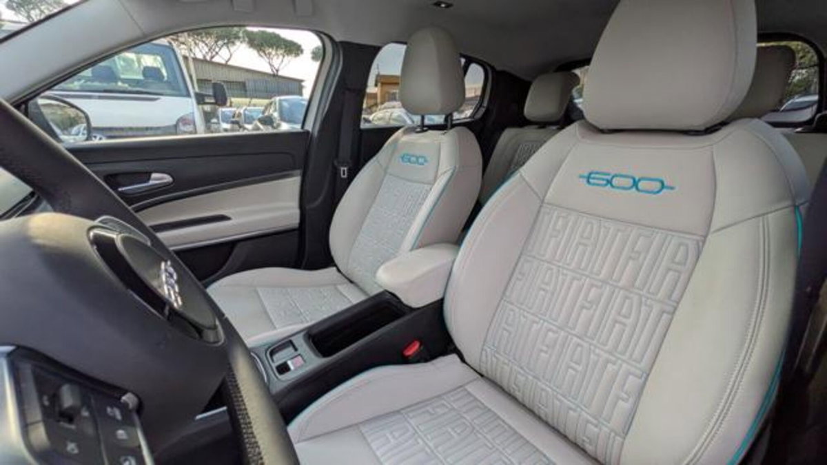 Fiat 600 1.2 hybrid La Prima II 110cv auto (12)