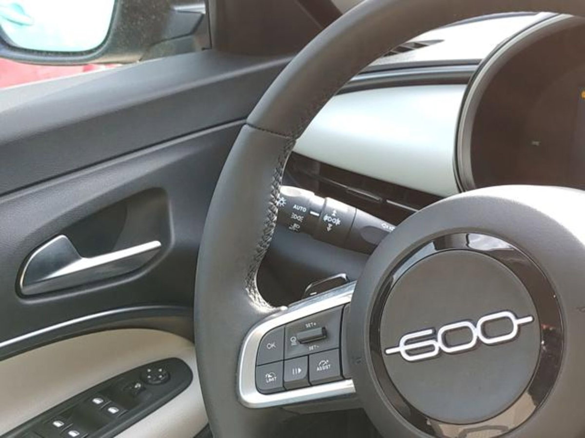 Fiat 600 1.2 hybrid La Prima II 110cv auto (13)