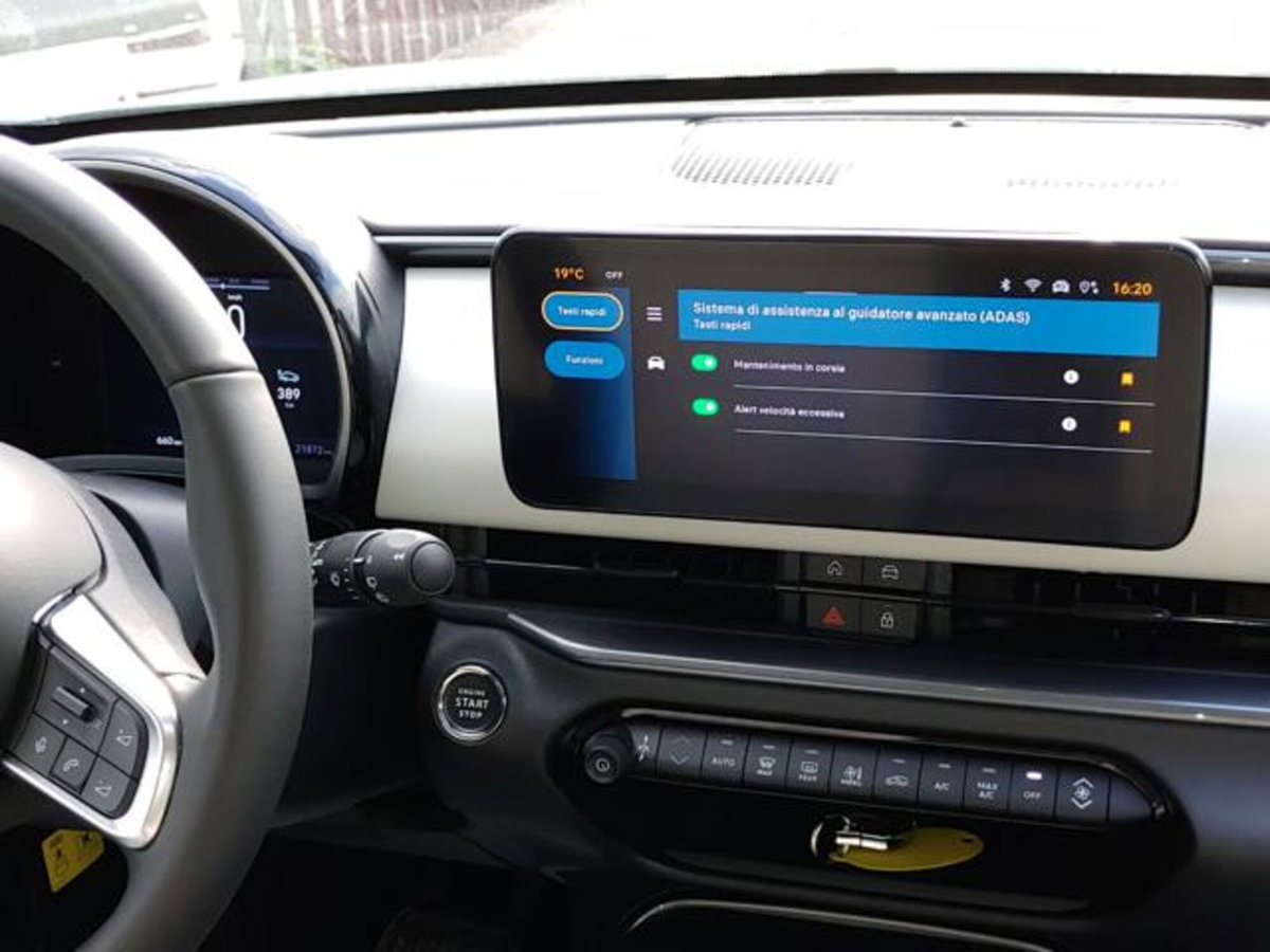 Fiat 600 1.2 hybrid La Prima II 110cv auto (16)