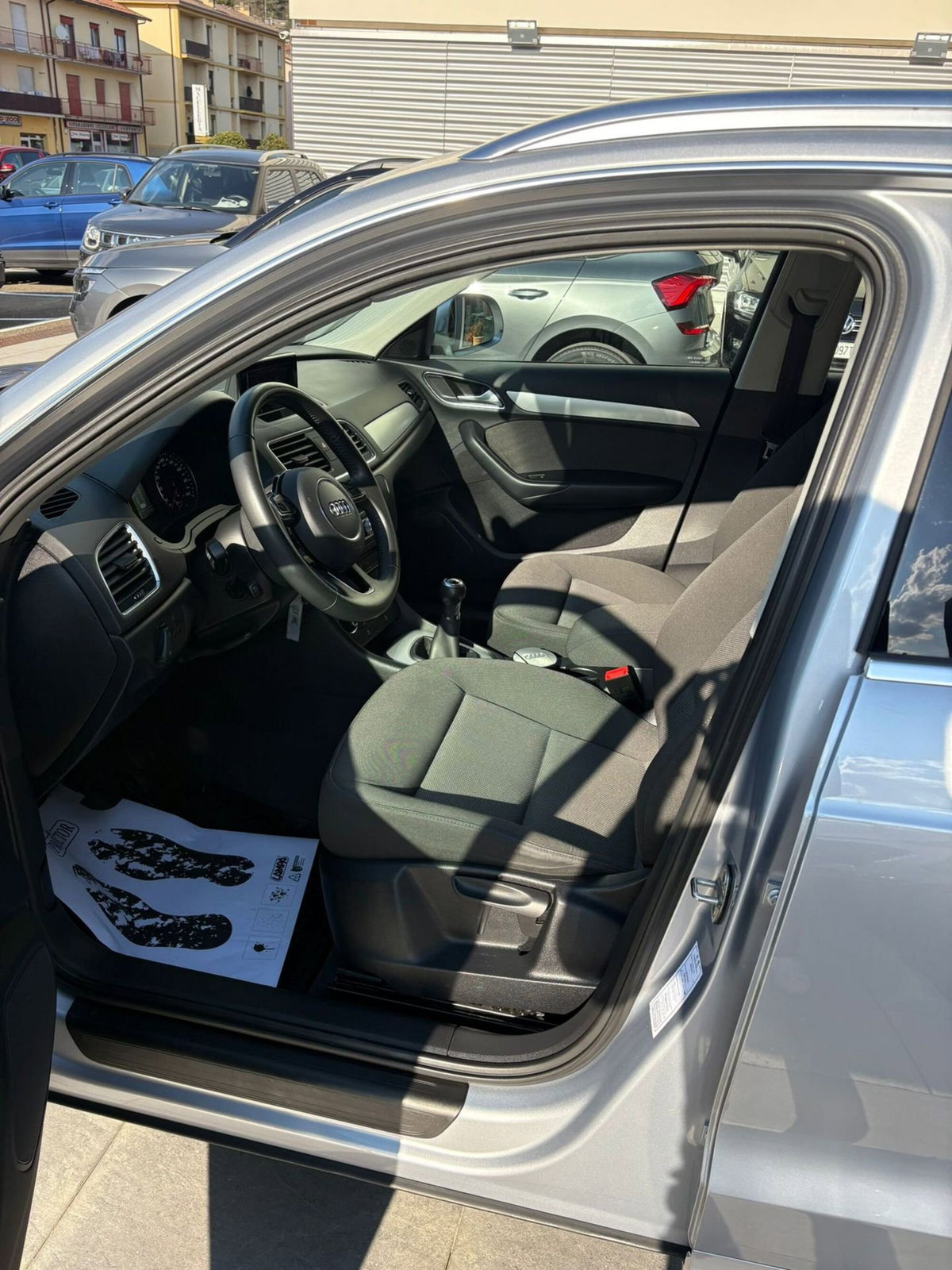 Audi Q3 2.0 TDI 120 CV Business (10)