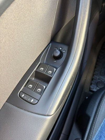 Audi Q3 2.0 TDI 120 CV Business (12)
