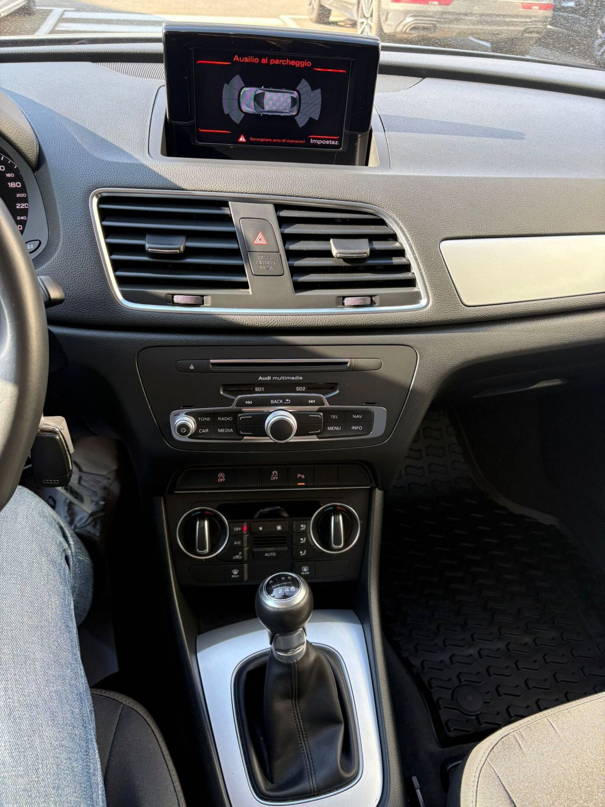 Audi Q3 2.0 TDI 120 CV Business (15)