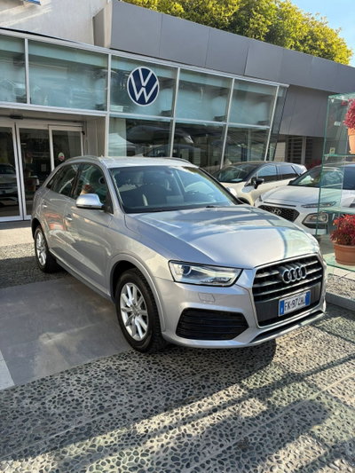 Audi Q3 2.0 TDI 120 CV Business (2)