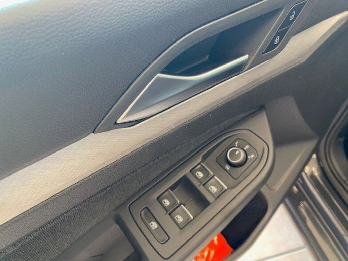 Volkswagen Golf 1.0 eTSI EVO DSG Life (11)