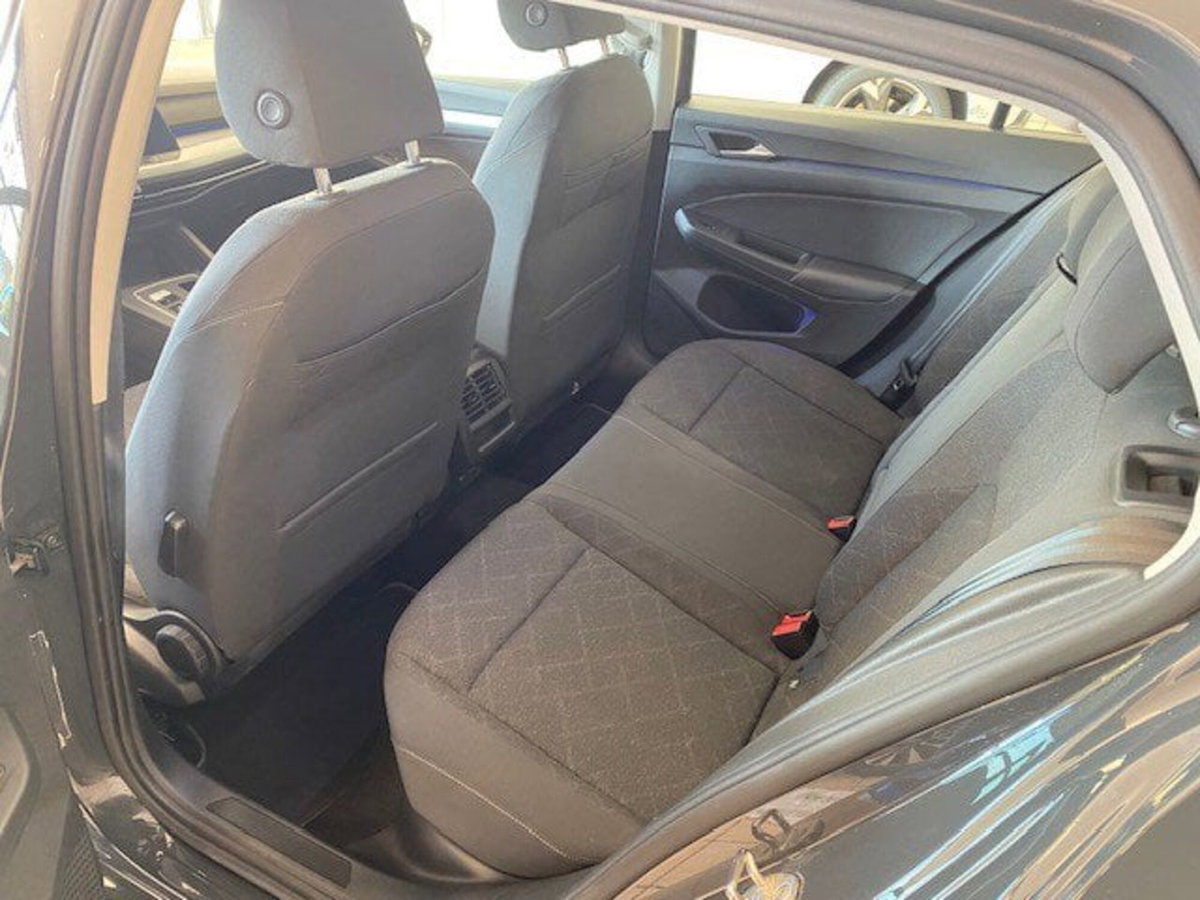 Volkswagen Golf 1.0 eTSI EVO DSG Life (8)