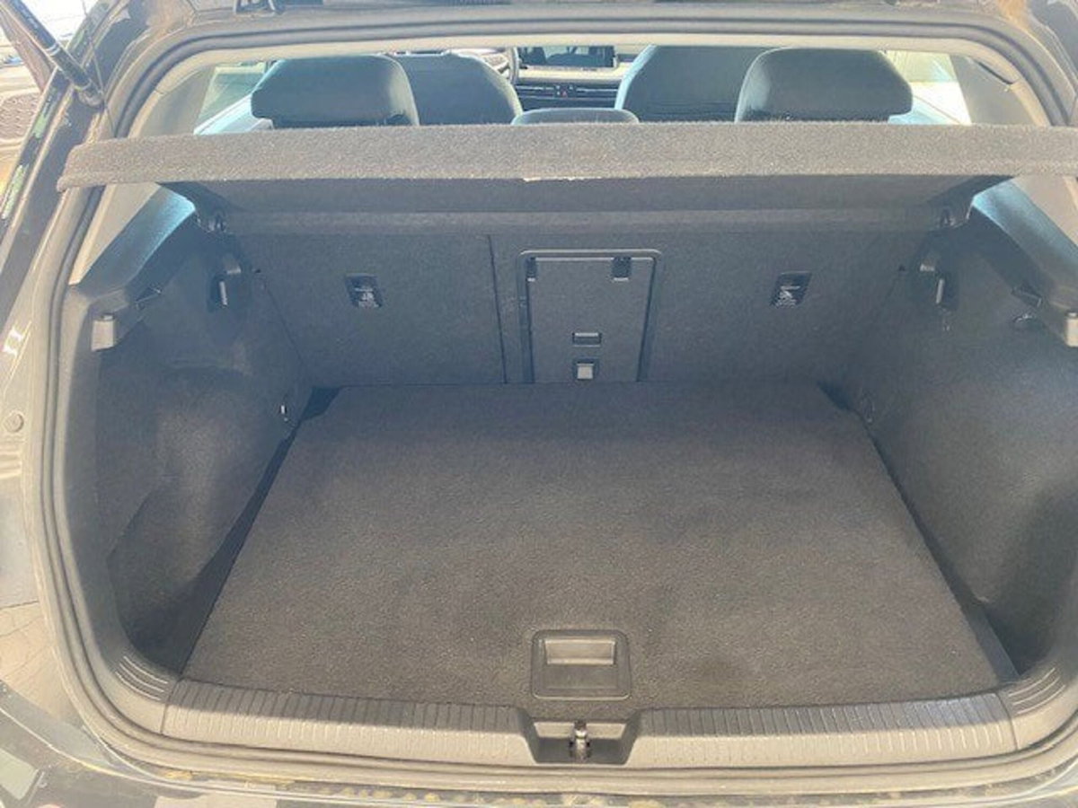 Volkswagen Golf 1.0 eTSI EVO DSG Life (9)