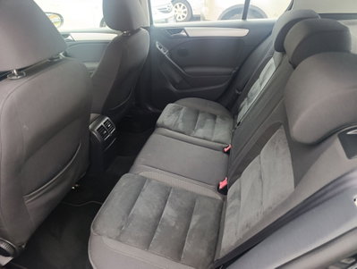 Volkswagen Golf 1.6 TDI DPF 5p. BlueMotion (6)