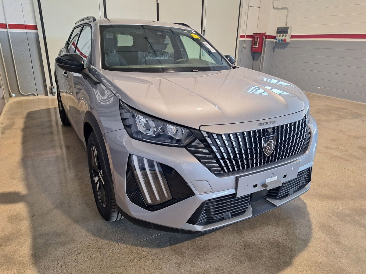 Peugeot 2008 motore elettrico 136 CV Allure Pack (3)