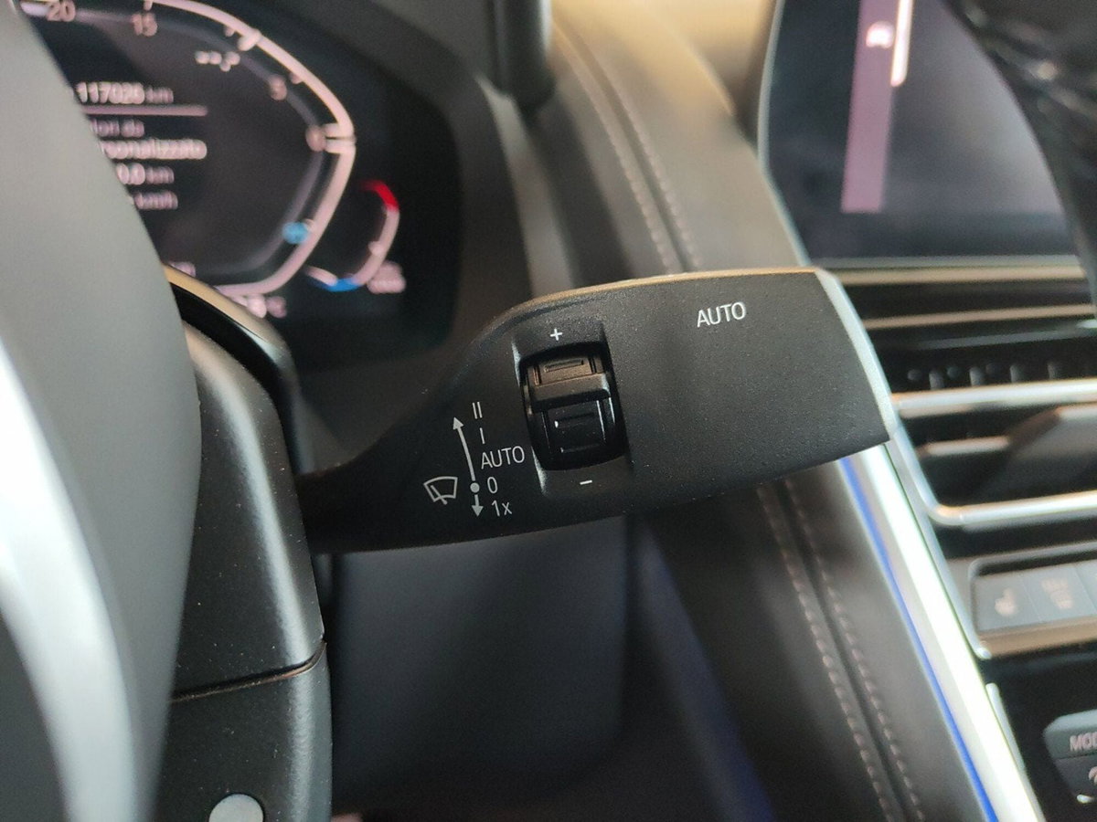 BMW Serie 8 Coupé 840d 48V xDrive (18)