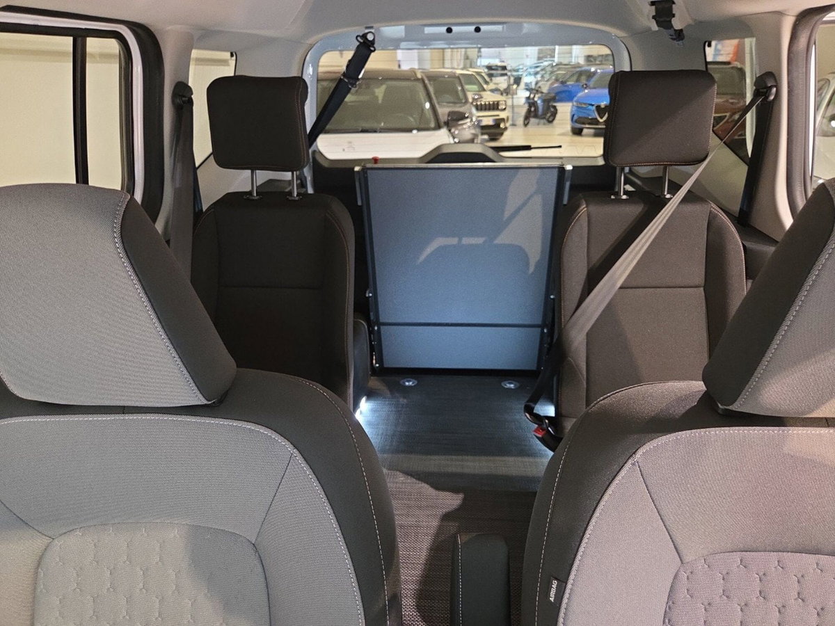 Ford Tourneo Courier 1.0 ecoboost 125cv Titanium powershift (10)