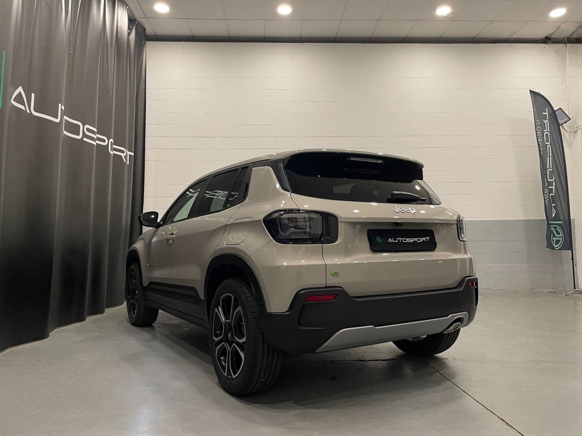 Jeep Avenger 1.2 turbo e-hybrid mhev Summit fwd 110cv edct6 (4)