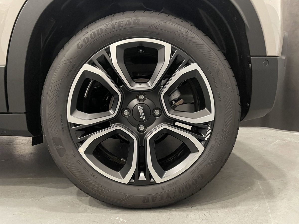 Jeep Avenger 1.2 turbo e-hybrid mhev Summit fwd 110cv edct6 (8)