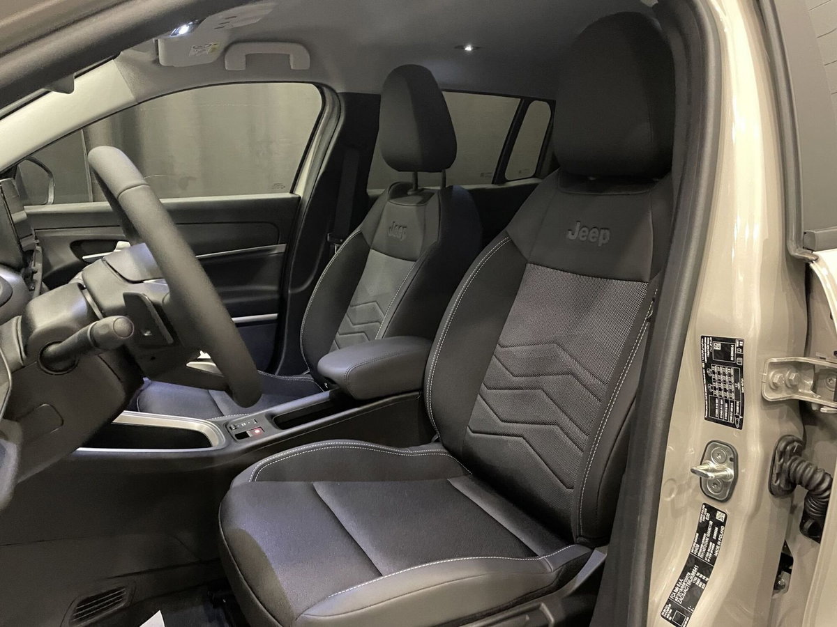 Jeep Avenger 1.2 turbo e-hybrid mhev Summit fwd 110cv edct6 (9)
