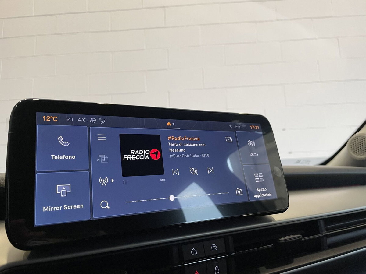 Jeep Avenger 1.2 turbo e-hybrid mhev Summit fwd 110cv edct6 (16)