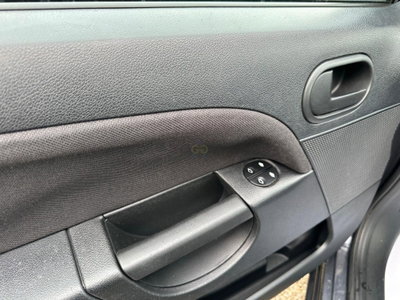 Ford Fiesta 1.4 TDCi 3p. Ghia (11)