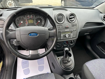Ford Fiesta 1.4 TDCi 3p. Ghia (13)