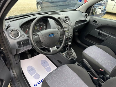 Ford Fiesta 1.4 TDCi 3p. Ghia (16)