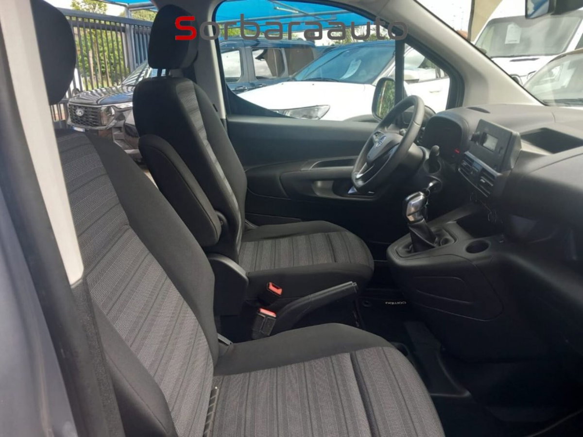 Opel Combo Furgone Cargo 1.5 Diesel 100CV S&S PL-DC 850kg Essentia (18)