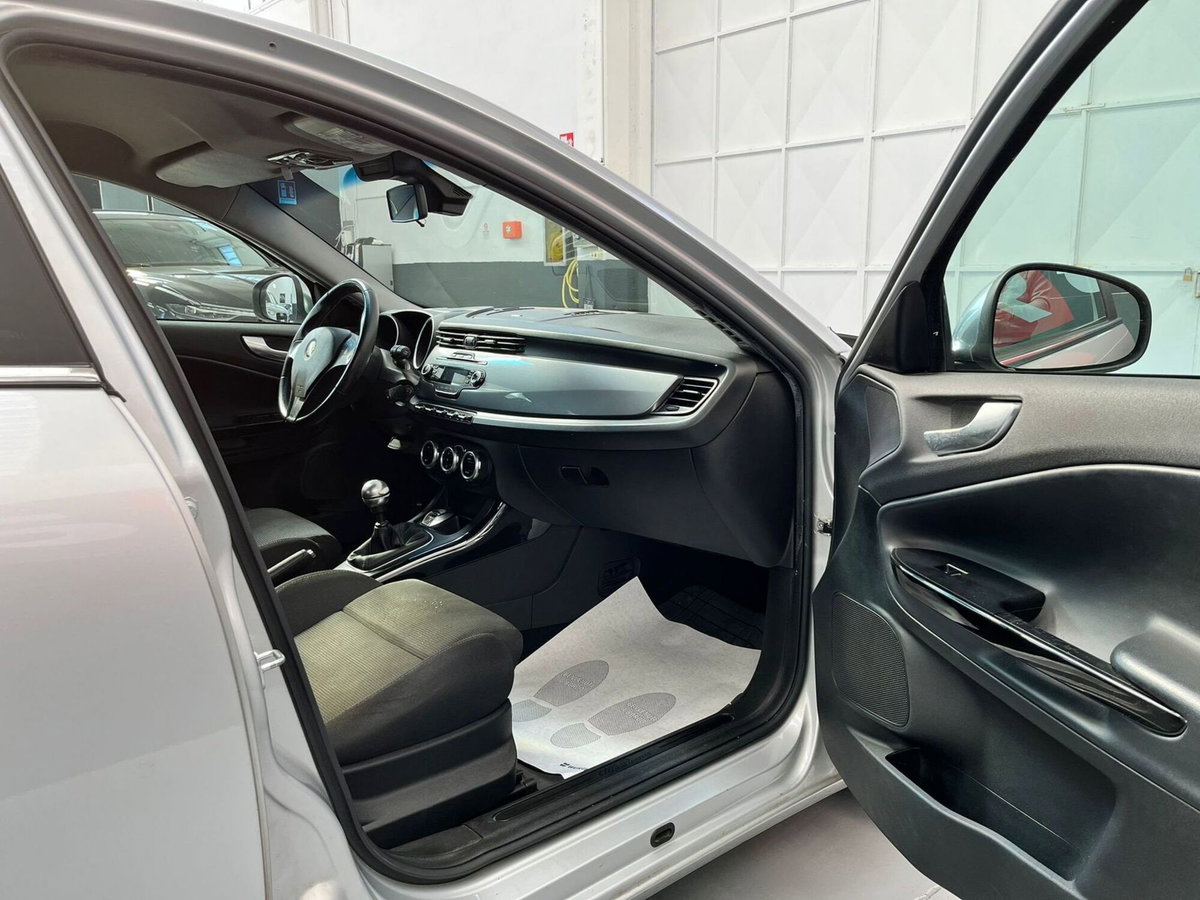 Alfa Romeo Giulietta 1.6 JTDm-2 Exclusive (10)