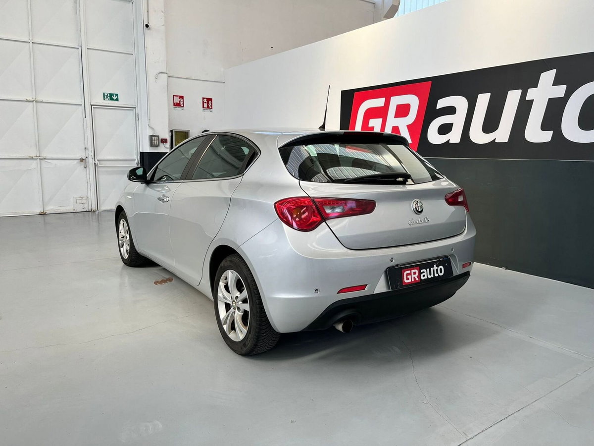 Alfa Romeo Giulietta 1.6 JTDm-2 Exclusive (12)