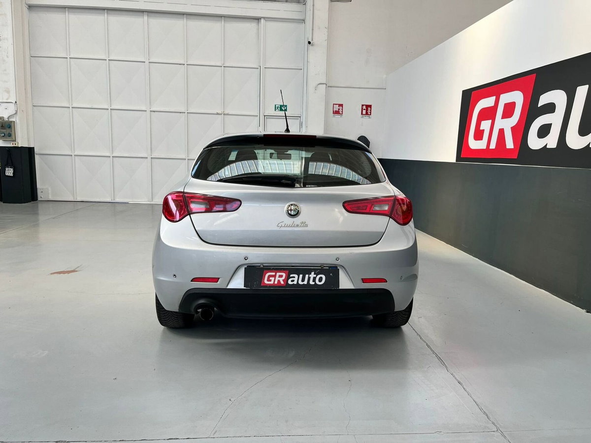 Alfa Romeo Giulietta 1.6 JTDm-2 Exclusive (13)