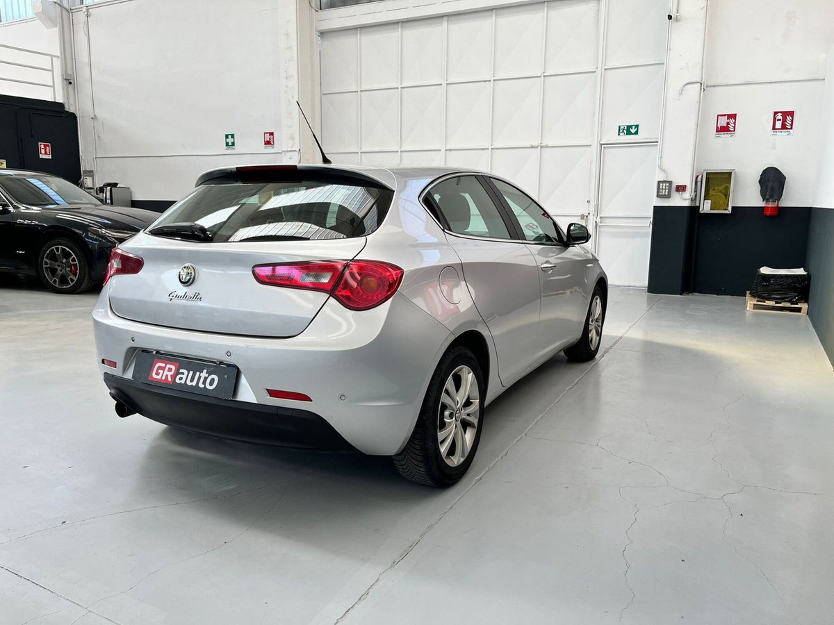 Alfa Romeo Giulietta 1.6 JTDm-2 Exclusive (14)