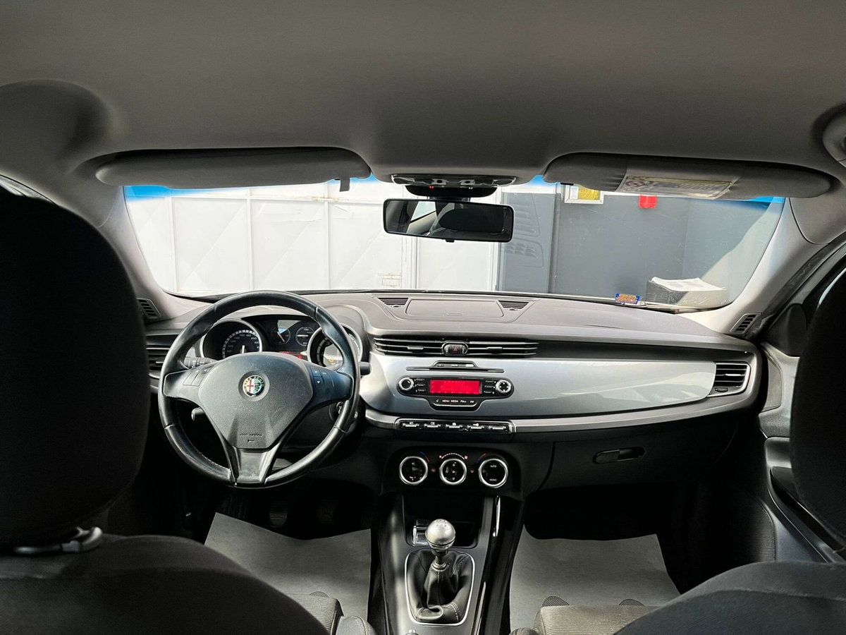 Alfa Romeo Giulietta 1.6 JTDm-2 Exclusive (5)