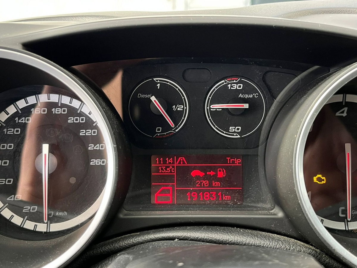 Alfa Romeo Giulietta 1.6 JTDm-2 Exclusive (6)