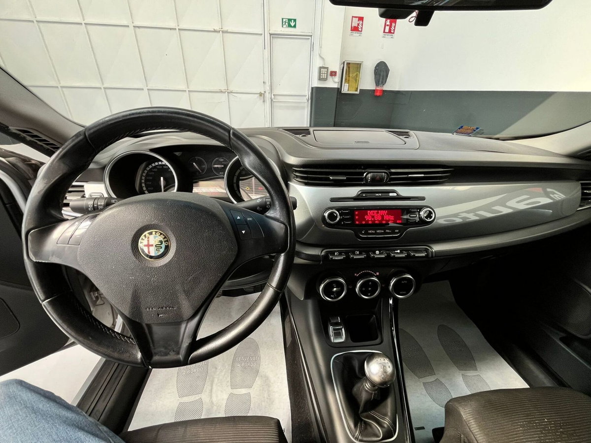 Alfa Romeo Giulietta 1.6 JTDm-2 Exclusive (7)
