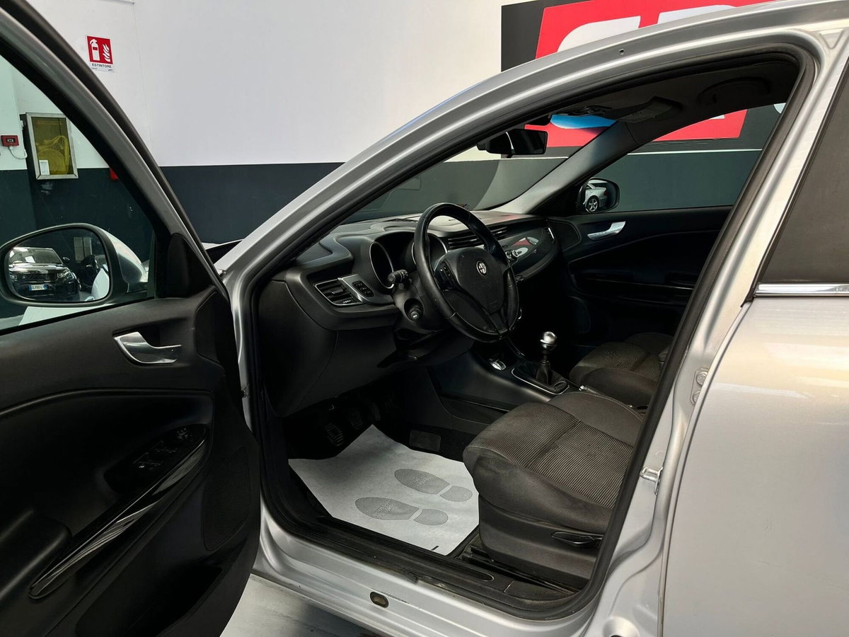 Alfa Romeo Giulietta 1.6 JTDm-2 Exclusive (8)