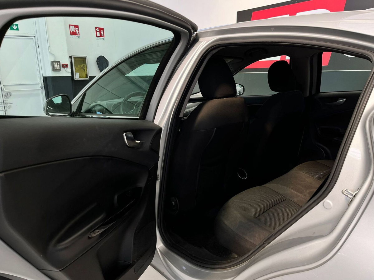Alfa Romeo Giulietta 1.6 JTDm-2 Exclusive (9)