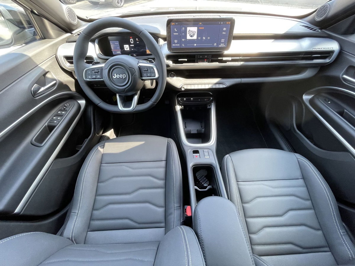 Jeep Avenger full-electric Summit fwd 156cv auto (7)