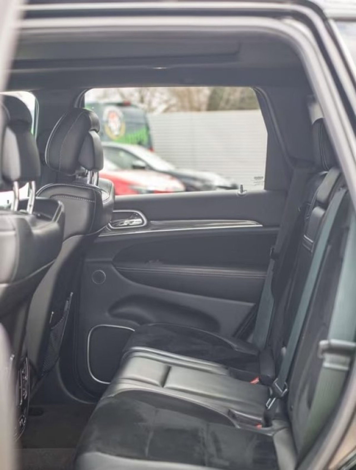 Jeep Grand Cherokee 6.4 V8 HEMI SRT (11)